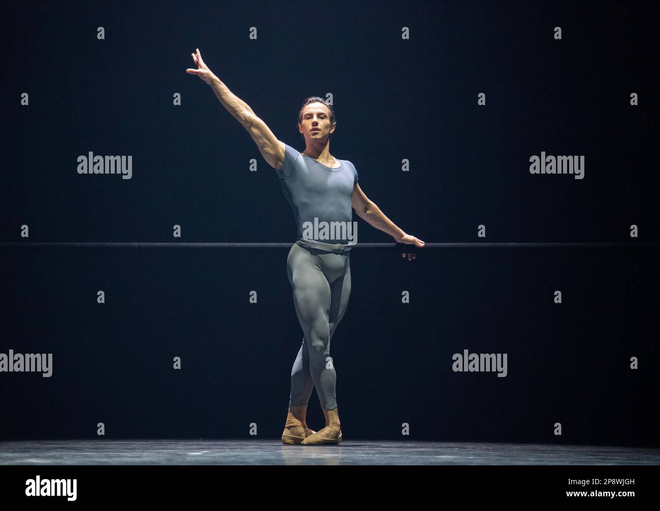 Sadlers Wells Theatre, London, Großbritannien. 9. März 2023 Probefoto anziehen. Tiler Peck, der Haupttänzer des New York City Ballet, präsentiert die europäische Premiere von Turn IT Out mit Tiler Peck & Friends im Sadler's Wells von Donnerstag, den 9. Bis Samstag, den 11. März 2023. Das Programm umfasst vier von Peck kuratierte Stücke: Das vierte Stück ist das Barre Project, Blake Works II, die erste kreative Partnerschaft zwischen Peck und dem gefeierten Choreografen William Forsythe. Kredit: Malcolm Park/Alamy Live News. Stockfoto