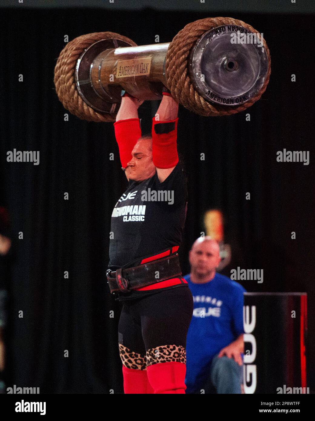 Columbus, Ohio, Usa. 3. März 2023. Olga Liashchuk (UKR) tritt an der österreichischen Eichenholzpresse bei der Arnold Strongwoman Classic in Columbus, Ohio, an. Kredit: Brent Clark/Alamy Live News Stockfoto