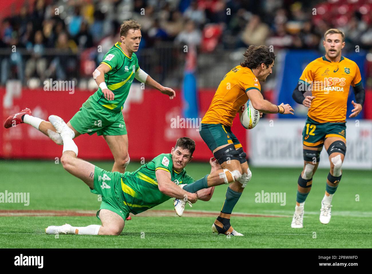 Vancouver, Kanada. 5. März 2023. Tom Roche (R2) aus Irland greift Henry Paterson (R) Australien an, und zwar an Tag 3 – HSBC Canada Sevens 2023 Bronze Final Stockfoto