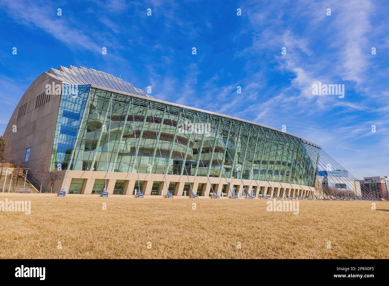 Missouri, FEBRUAR 25 2023 - sonniger Blick auf das Kauffman Center for the Performing Arts Stockfoto