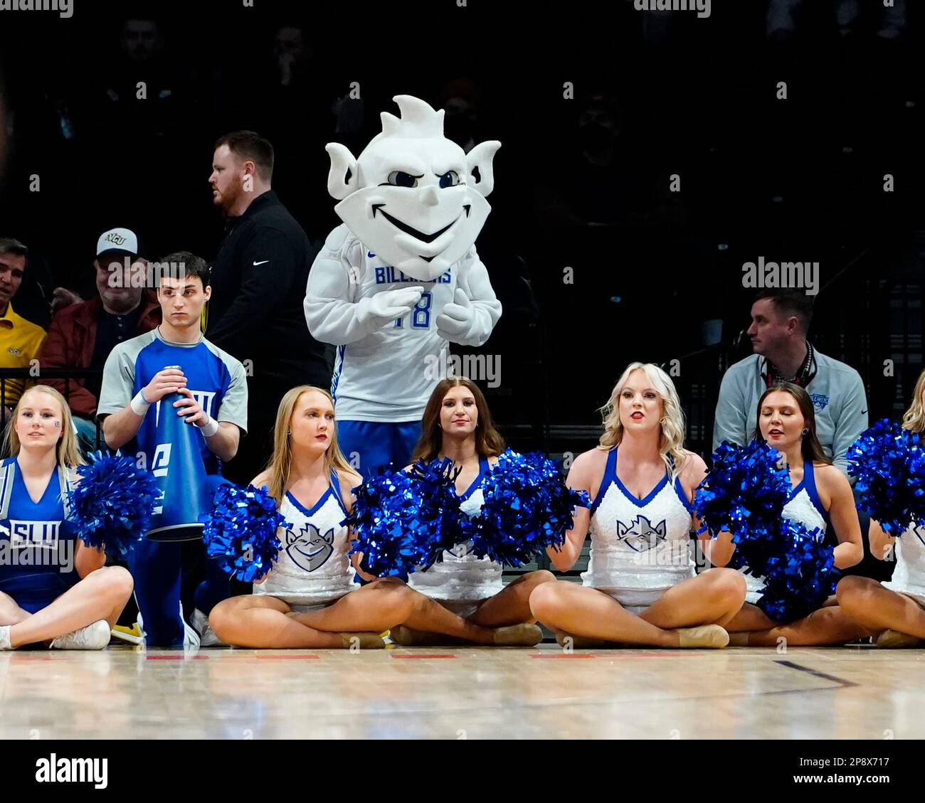 BROOKLYN, NY - MARCH 09: The Saint Louis Billikens mascot cheers during the first half of the Atlantic 10 Men's Basketball Tournament between the George Mason Patriots and the Saint Louis Billikens on March 9, 2023, at the Barclays Center in Brooklyn, NY. (Photo by Gregory Fisher/Icon Sportswire) (Icon Sportswire via AP Images) Stockfoto