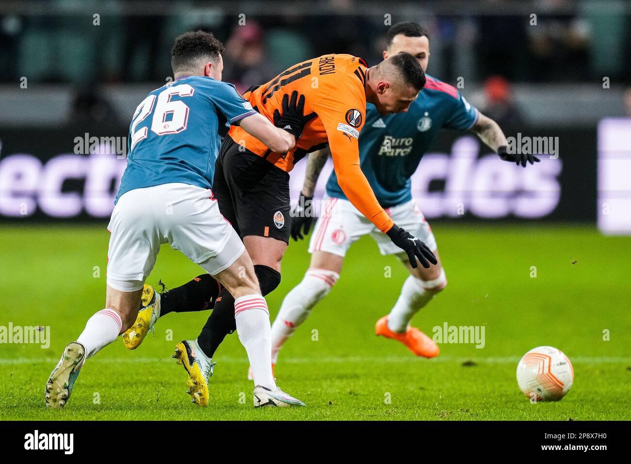 Warschau - Oussama Idrissi von Feyenoord, Oleksandr Zubkov von Shakhtar Donezk während des Spiels Shakhtar Donezk gegen Feyenoord im Stadion Wojska Polskiego am 9. März 2023 in Warschau, Polen. (Box zu Box Pictures/Yannick Verhoeven) Stockfoto