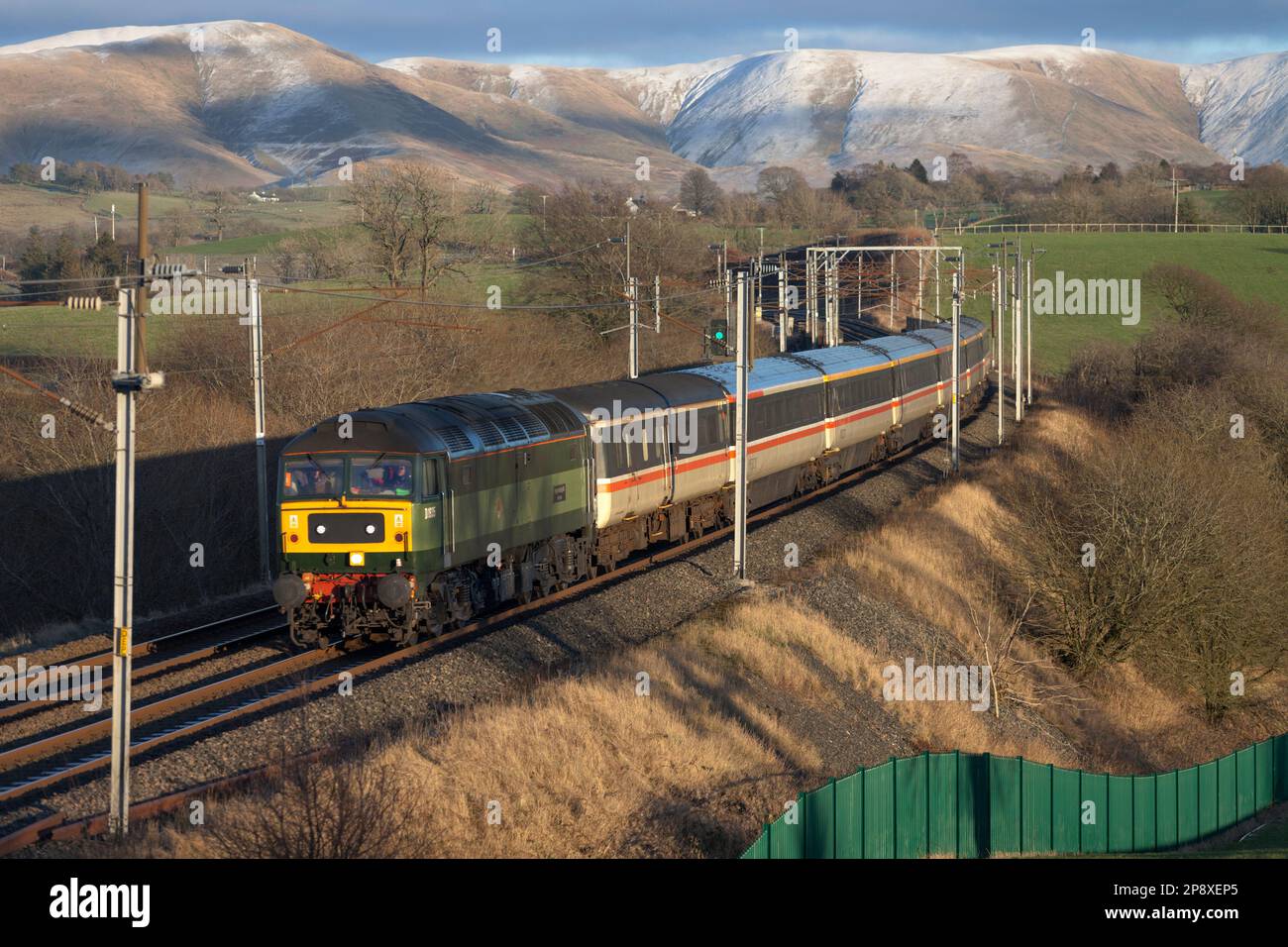 Lokomotivdienstleistungen Klasse 47 Diesellokomotive 47805 mit Fahrerausbildung auf der Hauptstrecke der Westküste in Cumbria Stockfoto