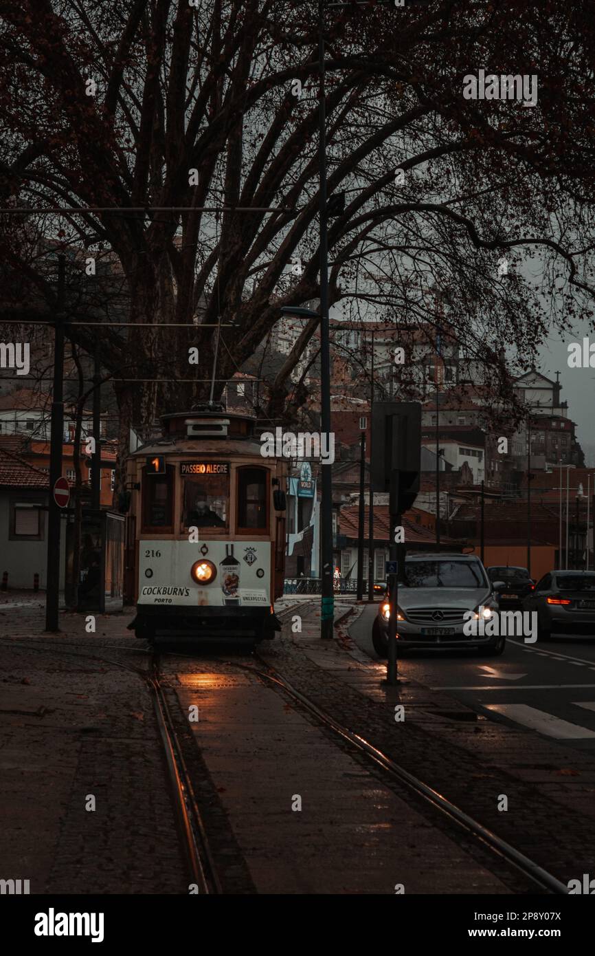 Oldtimer-Straßenbahn in Porto Stockfoto