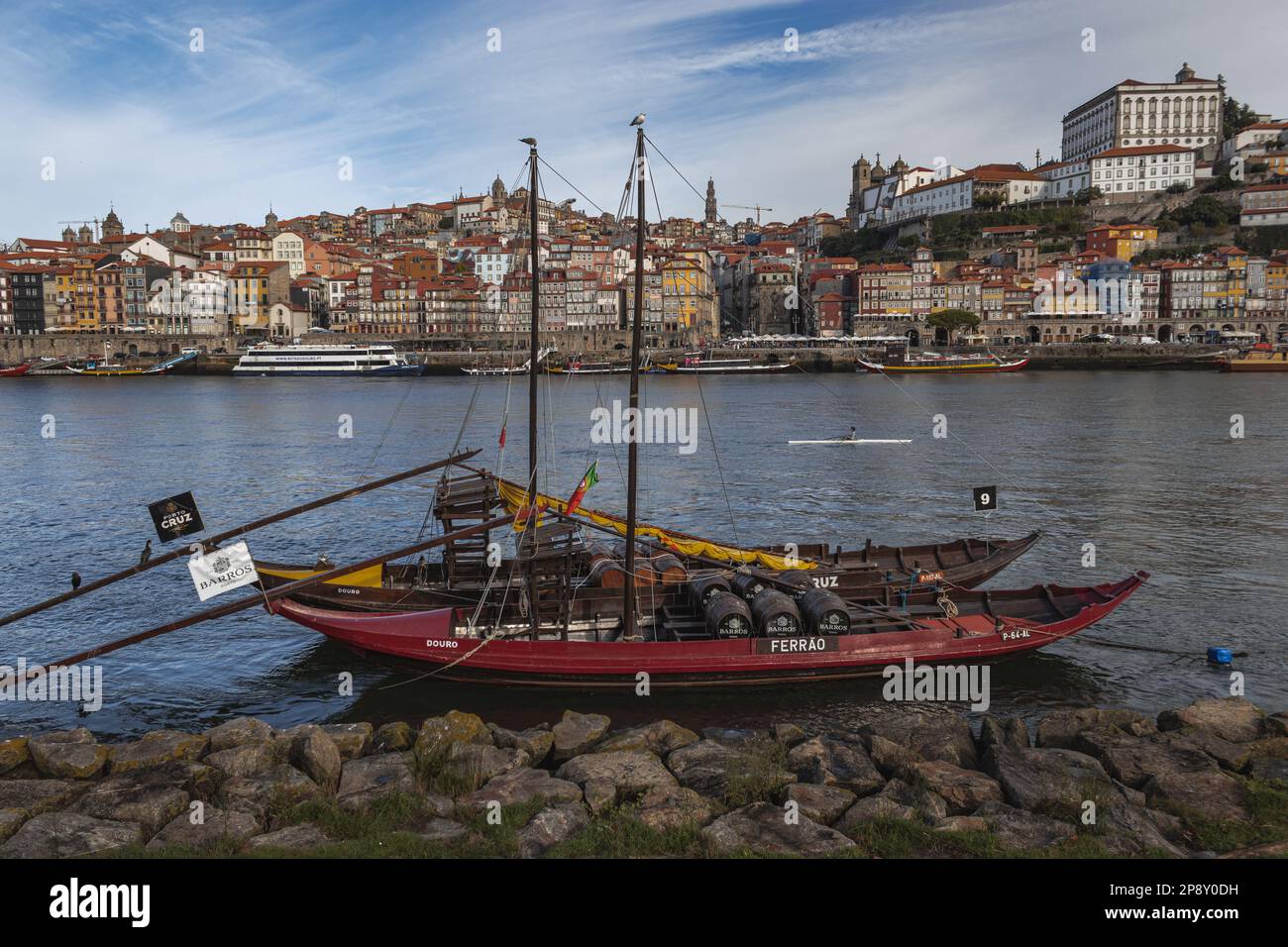 Entdecken Sie den Charme von Porto: Erkunden Sie eine historische und farbenfrohe Stadt 