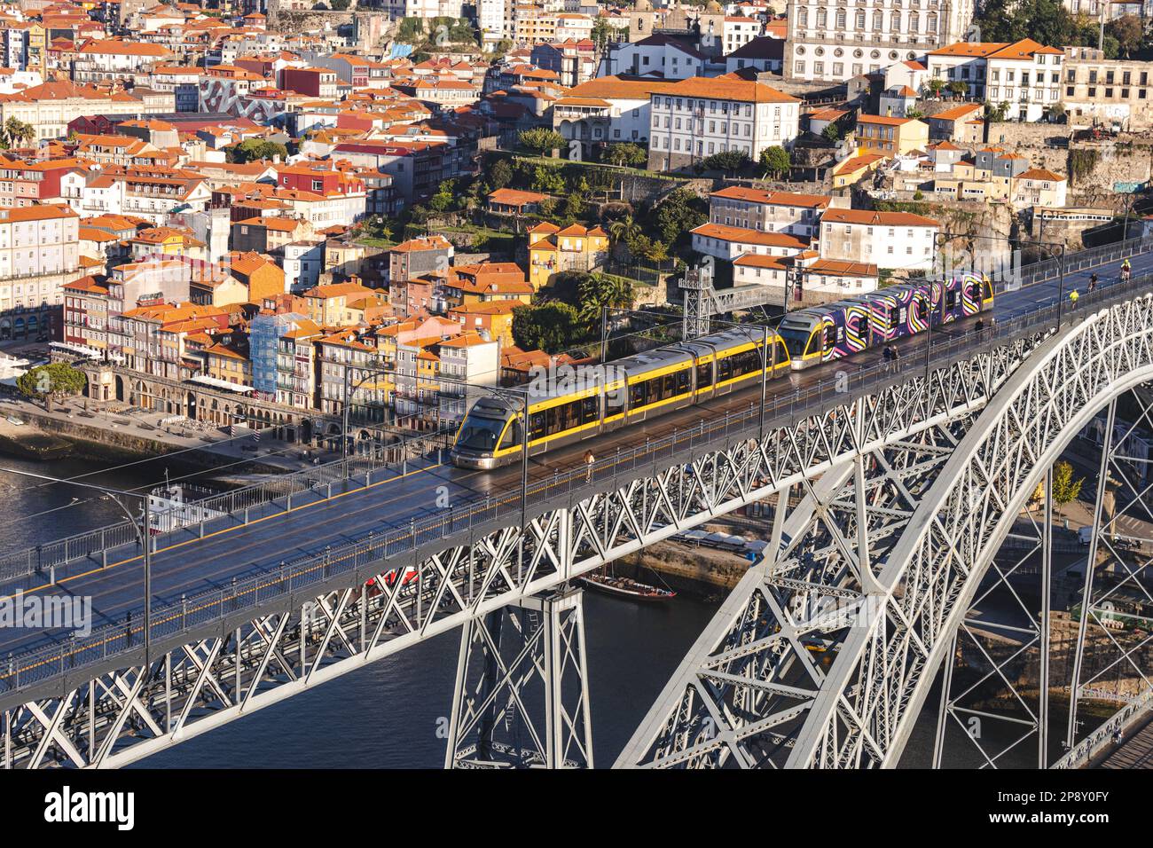 Entdecken Sie den Charme von Porto: Erkunden Sie eine historische und farbenfrohe Stadt 