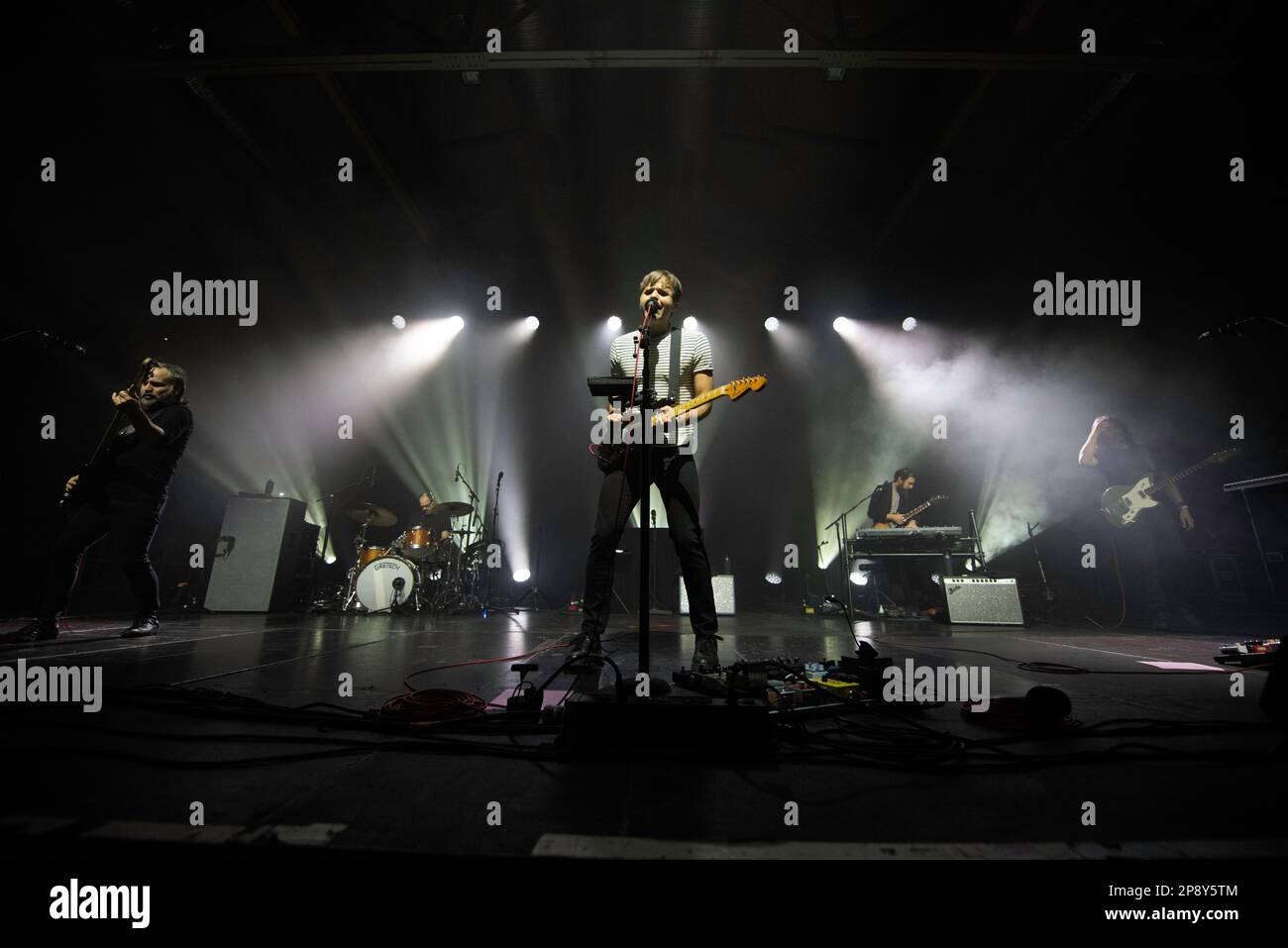 Die amerikanische Indie-Band Death Cab for Cutie tritt live in der Kolumbiahalle in Berlin auf und besucht ihr neues Album Asphalt Meadows. Stockfoto