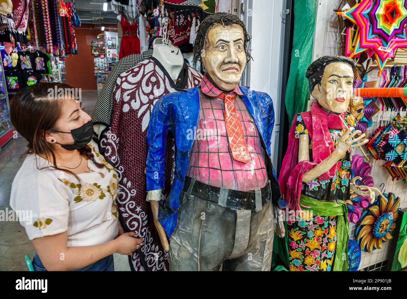 Mexiko-Stadt, Mercado de artesanias Coyoacan Kunsthandwerksmarkt, Geschenke Souvenir Souvenirs, Diego Rivera Frida Kahlo, weibliche Frau, Erwachsener Stockfoto