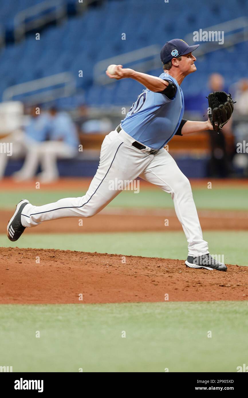 Kyle Crick (30), Pitcher von Tampa Bay Rays, bietet während eines MLB-Frühjahrstrainings gegen die Toronto Blue Jays am Tropicana Field., Donnerstag Stockfoto