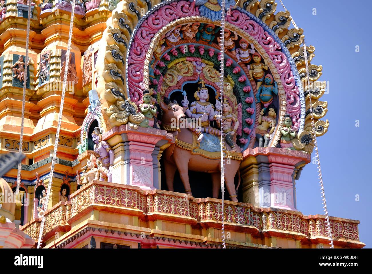 19. Februar 2023, Shikhar Shingnapur Tempel ein antiker Shiva Tempel rund 45 km von Satara, Maharashtra, Indien. Stockfoto