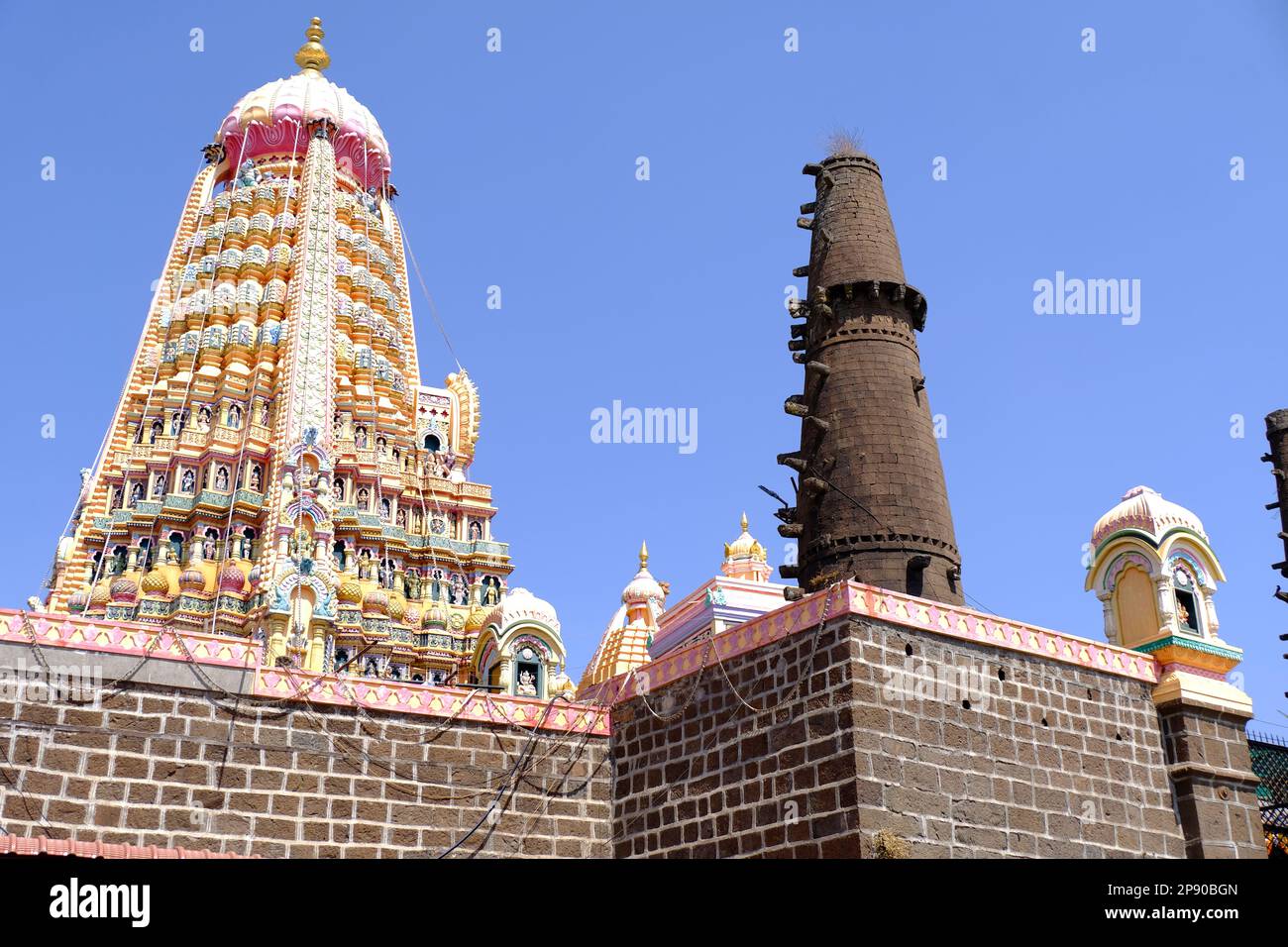 19. Februar 2023, Shikhar Shingnapur Tempel ein antiker Shiva Tempel rund 45 km von Satara, Maharashtra, Indien. Stockfoto