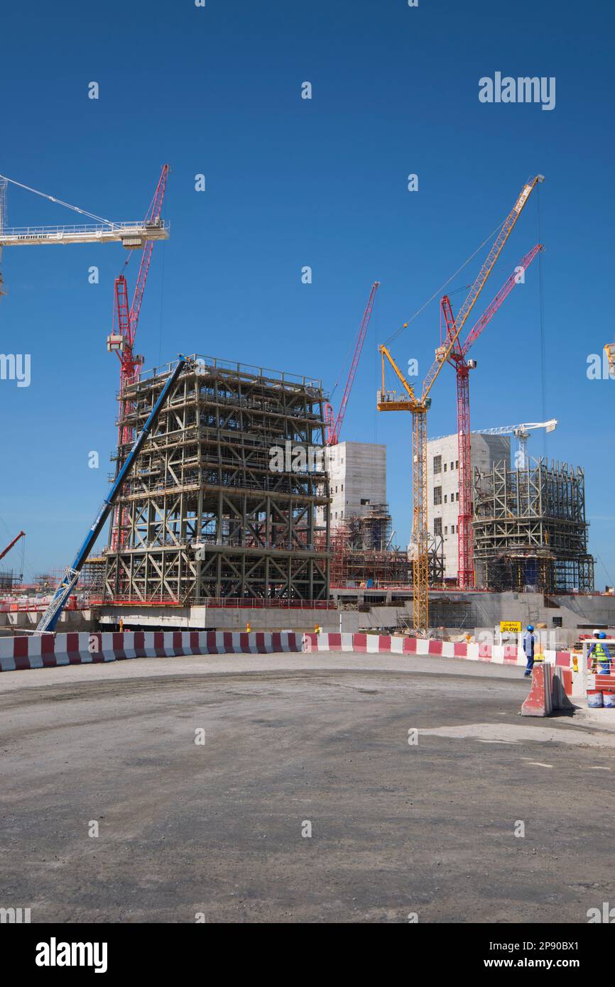 Blick auf die Baustelle des von Frank Gehry entworfenen Guggenheim Art Museum. Im Saadiyat Arts District in Abu Dhabi, Vereinigte Arabische Emirate Stockfoto