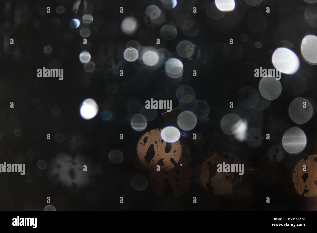 Regen auf ein Fenster Stockfoto