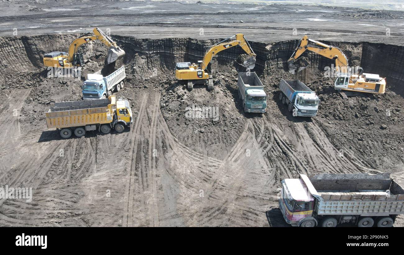 Hydraulikbagger, Die Auf Großen Bergbaustellen Arbeiten, Lkw Beladen ...