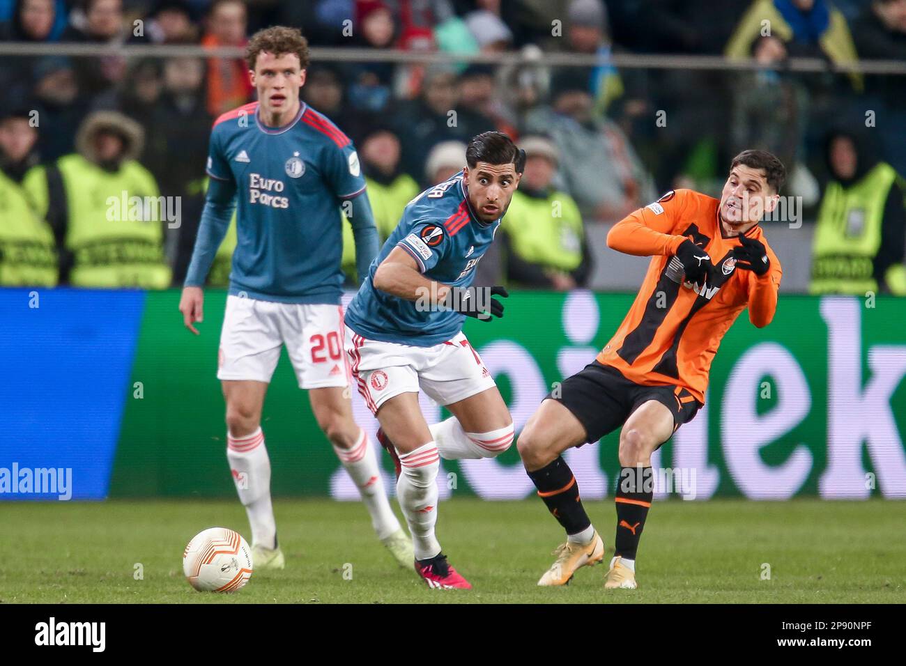 09-03-2023: Sport: Shakhtar/Feyenoord WARSCHAU, POLEN - MÄRZ 9: Alireza Jahanbakhsh (Feyenoord Rotterdam) und Neven Djurasek (FC Shakhtar Donetsk Stockfoto