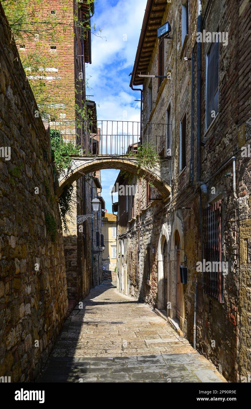 Colle di Val d'Elsa (Siena, Italien) - Diese eindrucksvolle mittelalterliche Stadt in der Toskana ist bekannt für die Herstellung von Kristallglas und Kunst Stockfoto