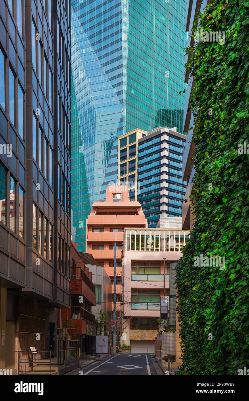 Architekturen im Roppongi-Viertel von Tokio Stockfoto