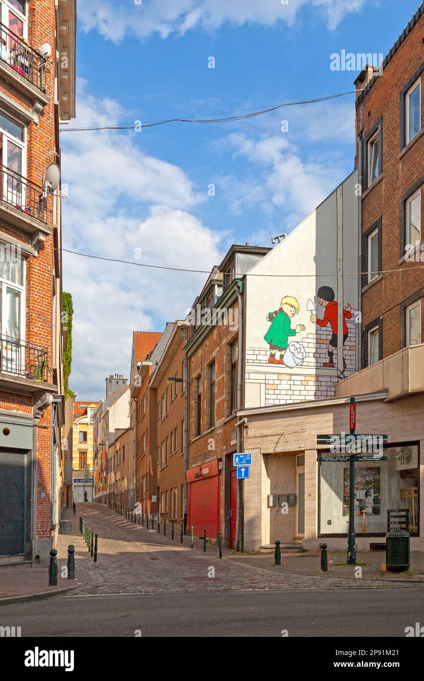 Brüssel, Belgien - Juli 02 2019: Die Quick & Flupke-Mauer befindet sich in der Rue Notre-Seigneur, wenige Meter vom Theater Les Brigittines entfernt. Die Wand Stockfoto