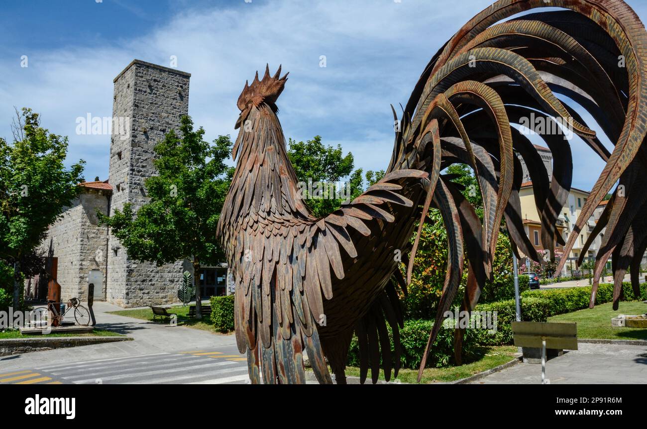 Metalldenkmal mit dem berühmten Symbol des Chianti Classico Consortium in Gaiole in Chianti, Toskana Stockfoto