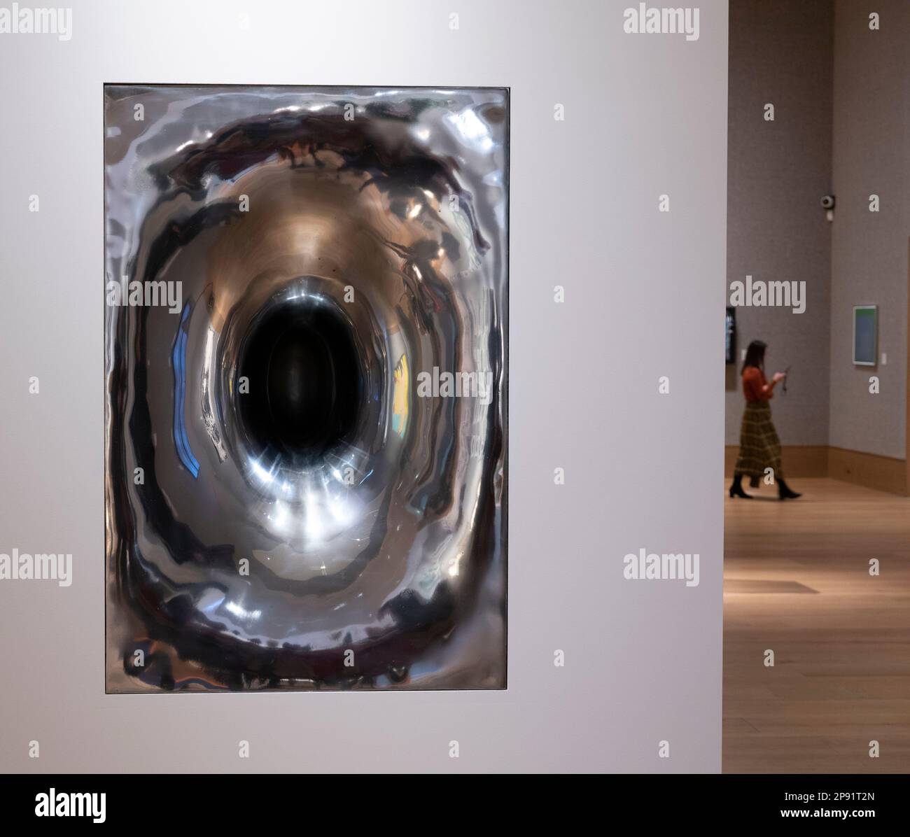 Bonhams, London, Großbritannien. 10. März 2023 Vorschau auf Angebote für Post war & Contemporary Art in Bonhams, der Verkauf findet am 16. März statt. Zu den Höhepunkten zählen: Anish Kapoor, Untitled, 1995. Schätzungsweise 200.000 Bis 300.000 Pfund. Kredit: Malcolm Park/Alamy Live News. Stockfoto