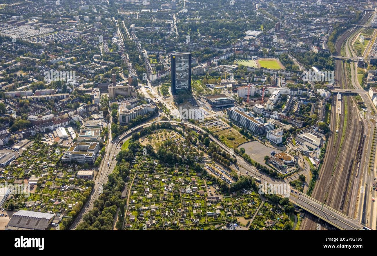Luftaufnahme, ARAG-Turm mit Baustelle in der Mercedesstraße mit neuem Büro- und Wohnkomplex im Düsseltal-Bezirk in Düsseldorf, Rhinelan Stockfoto