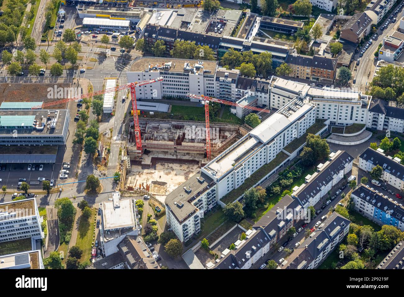 Luftaufnahme, Baustelle in der Mercedesstraße mit neuem Büro- und Wohnkomplex im Düsseltal-Bezirk Düsseldorf, Rheinland, Nordrhein-W. Stockfoto