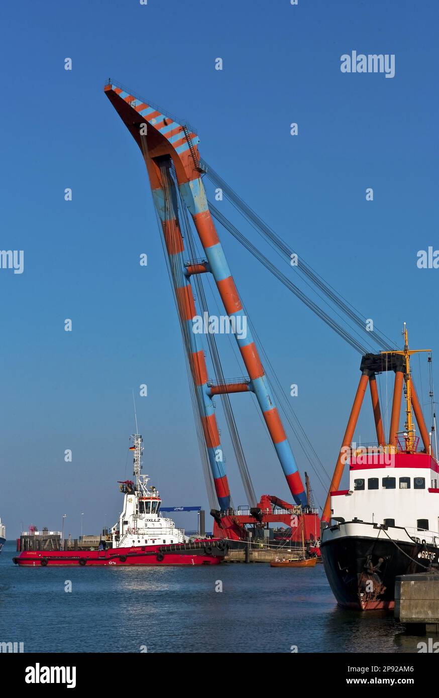 Schwimmender Kran Samson aus Dänemark im Hafen von Cuxhaven, Deutschland Stockfoto