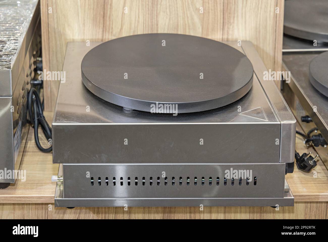Gewerbliche Pancake Maker Maschine, Eine Runde Heizplatte Stockfoto