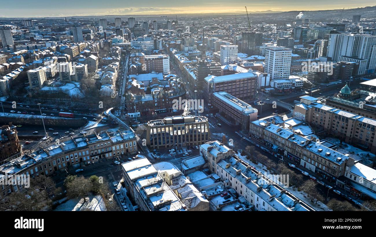 Luftaufnahme von Charing Cross mit der Autobahn M8, die durch die Sauchiehall Street und das Stadtzentrum führt Stockfoto