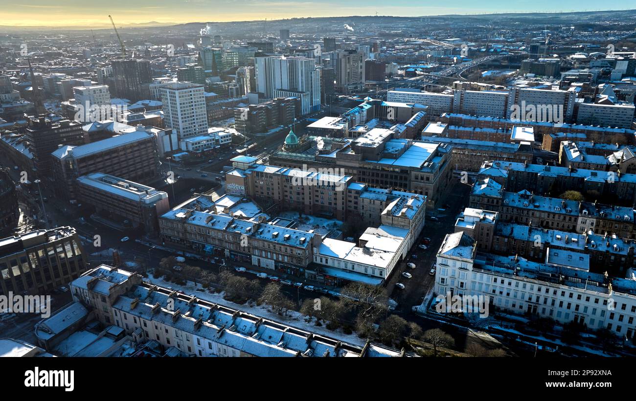 Luftaufnahme von Charing Cross mit der Autobahn M8, die durch die Sauchiehall Street und das Stadtzentrum führt Stockfoto