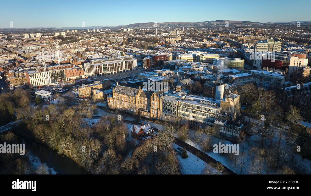 Luftaufnahme der Universität von Glasgow und des neuen Campus, der auf dem Gelände der alten Western Infirmary gebaut wird. Stockfoto