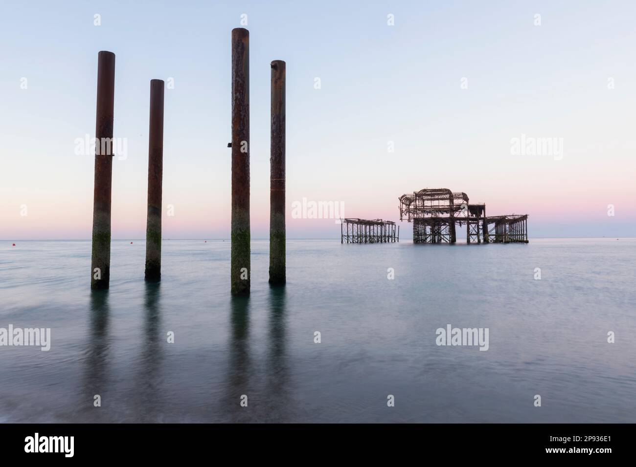 England, East Sussex, Brighton, Ruinen des Old West Pier Stockfoto