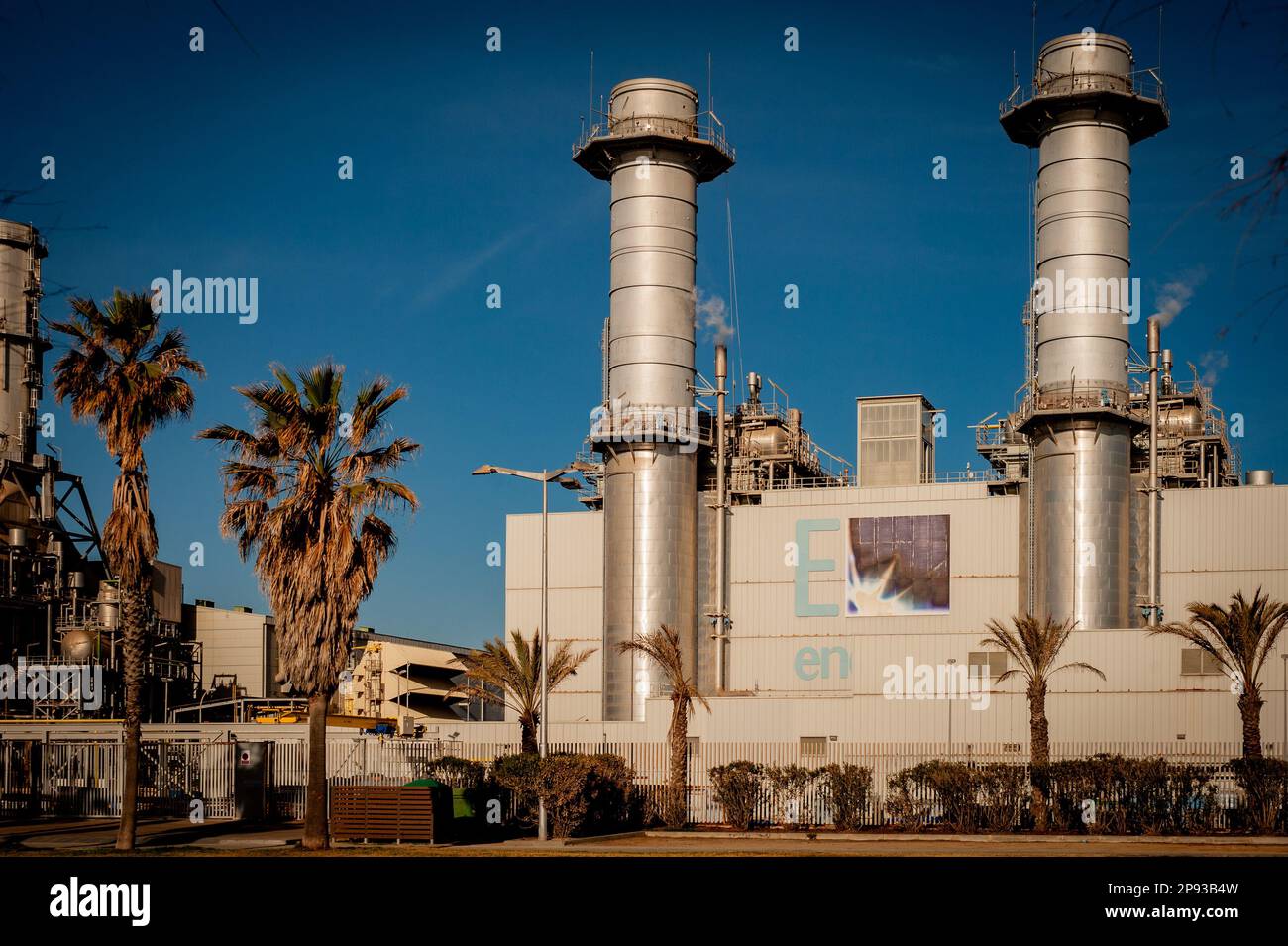 Thermoelektrisches Kombikraftwerk Besos Power Station in Sant Adria del Besos, Barcelona, Spanien, im Eigentum der spanischen multinationalen Stromversorger Naturgy und Endesa. Stockfoto