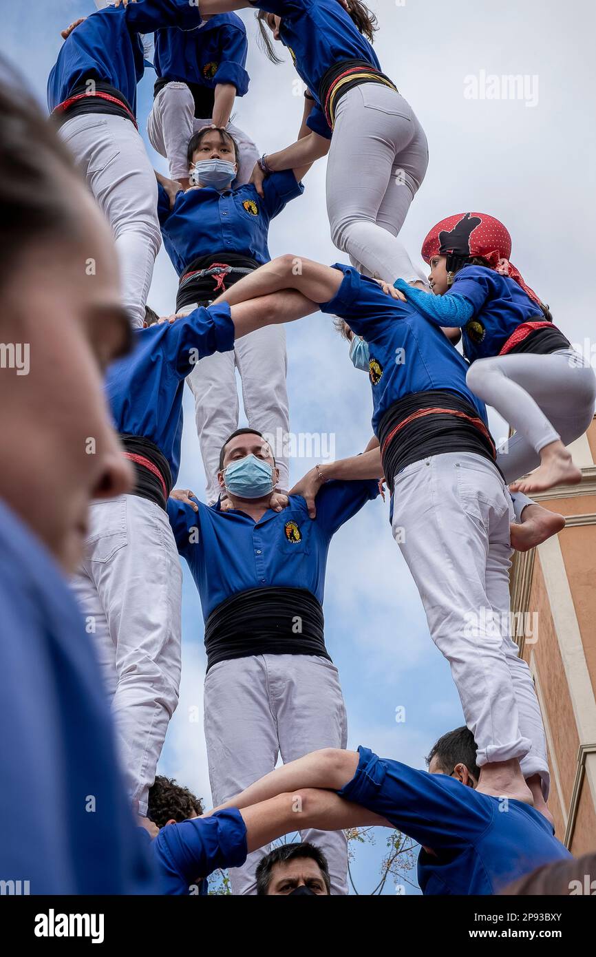 Castellers de la Vila de Gràcia, in Plaça de la Revolució, Barcelona, Spanien Stockfoto