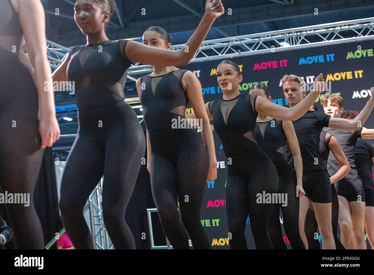 London, Großbritannien. , . Move IT 2023 das weltweit größte Tanzevent im Excel Centre London UK Fashion Catwalk Credit: Ian Davidson/Alamy Live News Stockfoto