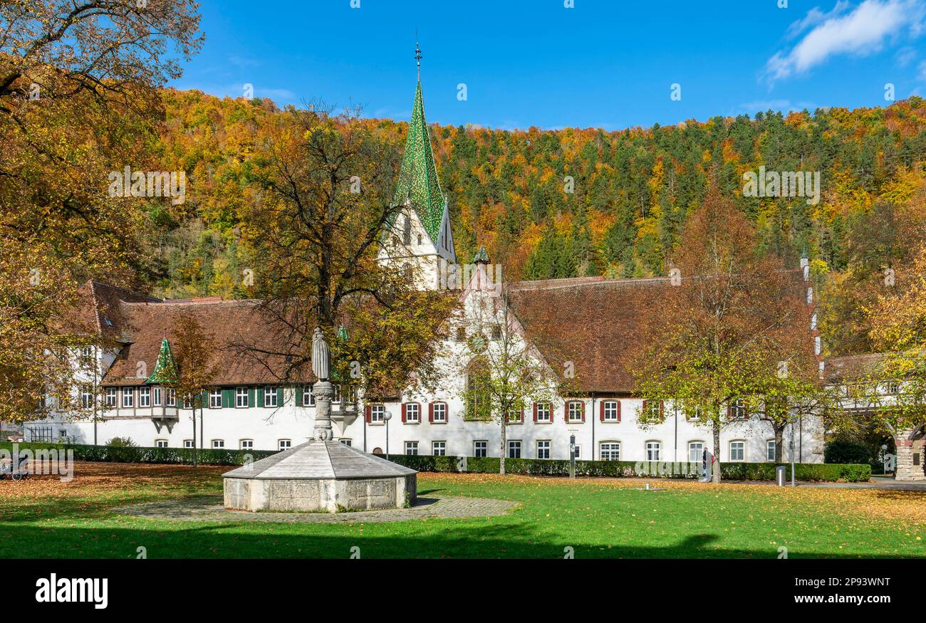Herbst im ehemaligen Benediktinerkloster Blaubeuren Stockfoto