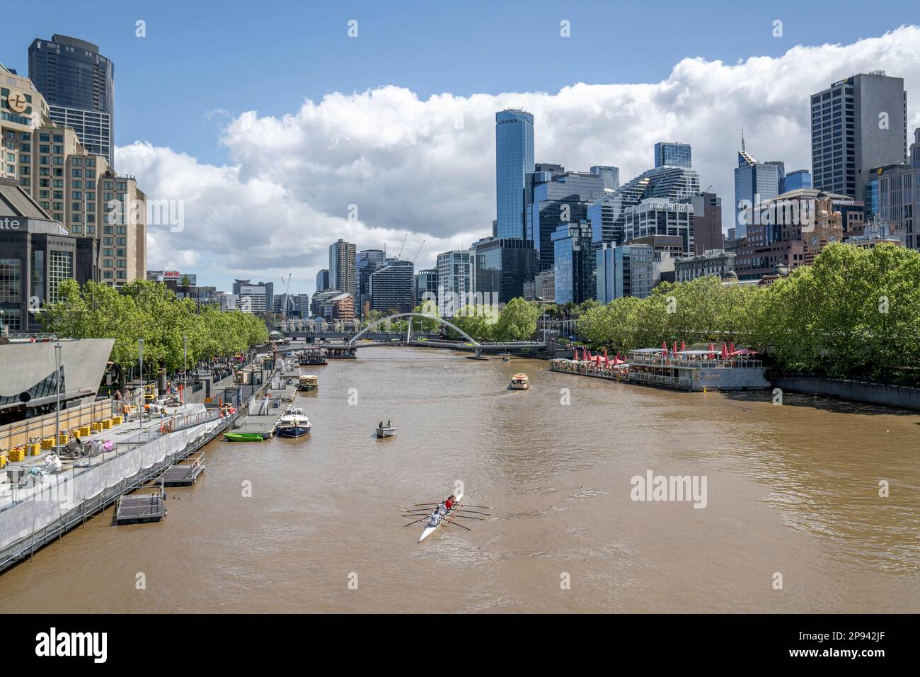 Yarra River im Zentrum von Melbourne, Flinders Street, Victoria, Australien Stockfoto