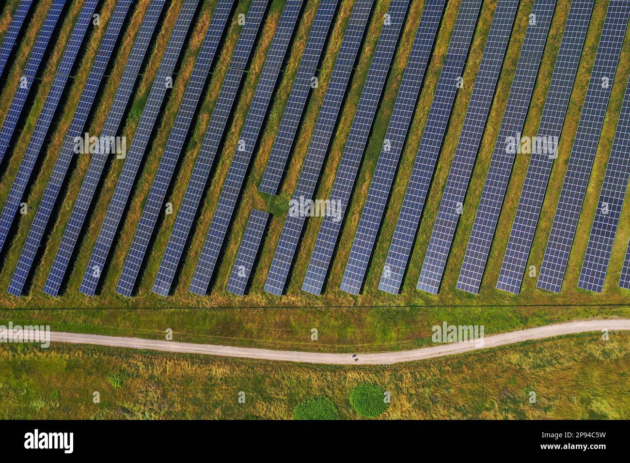 Dortmund, Nordrhein-Westfalen, Deutschland - Solarpark Deusenberg. Die bodenmontierte Anlage befindet sich auf einer ehemaligen Deponie in Dortmund Deusen Stockfoto