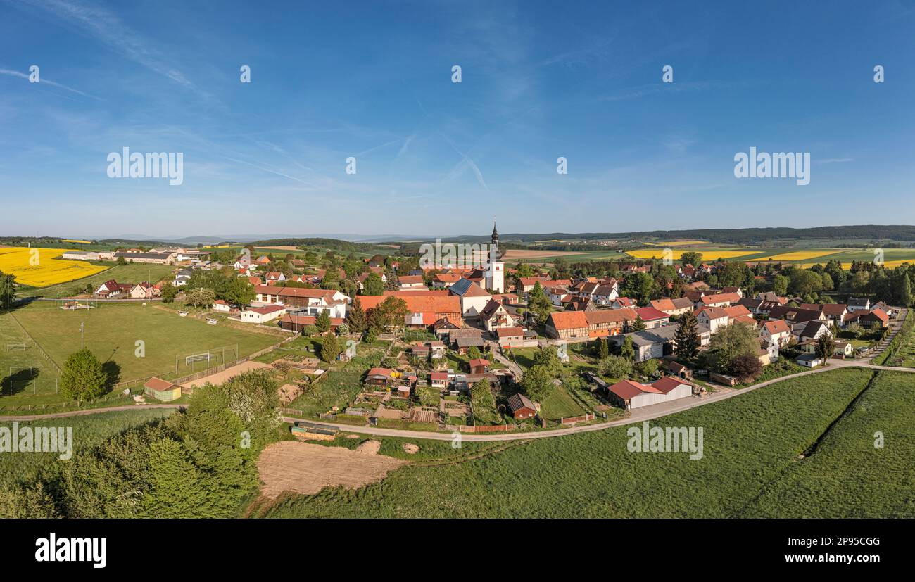 Deutschland, Thüringen, Grabfeld, Berkach, Dorf, kirche, Gärten Stockfoto