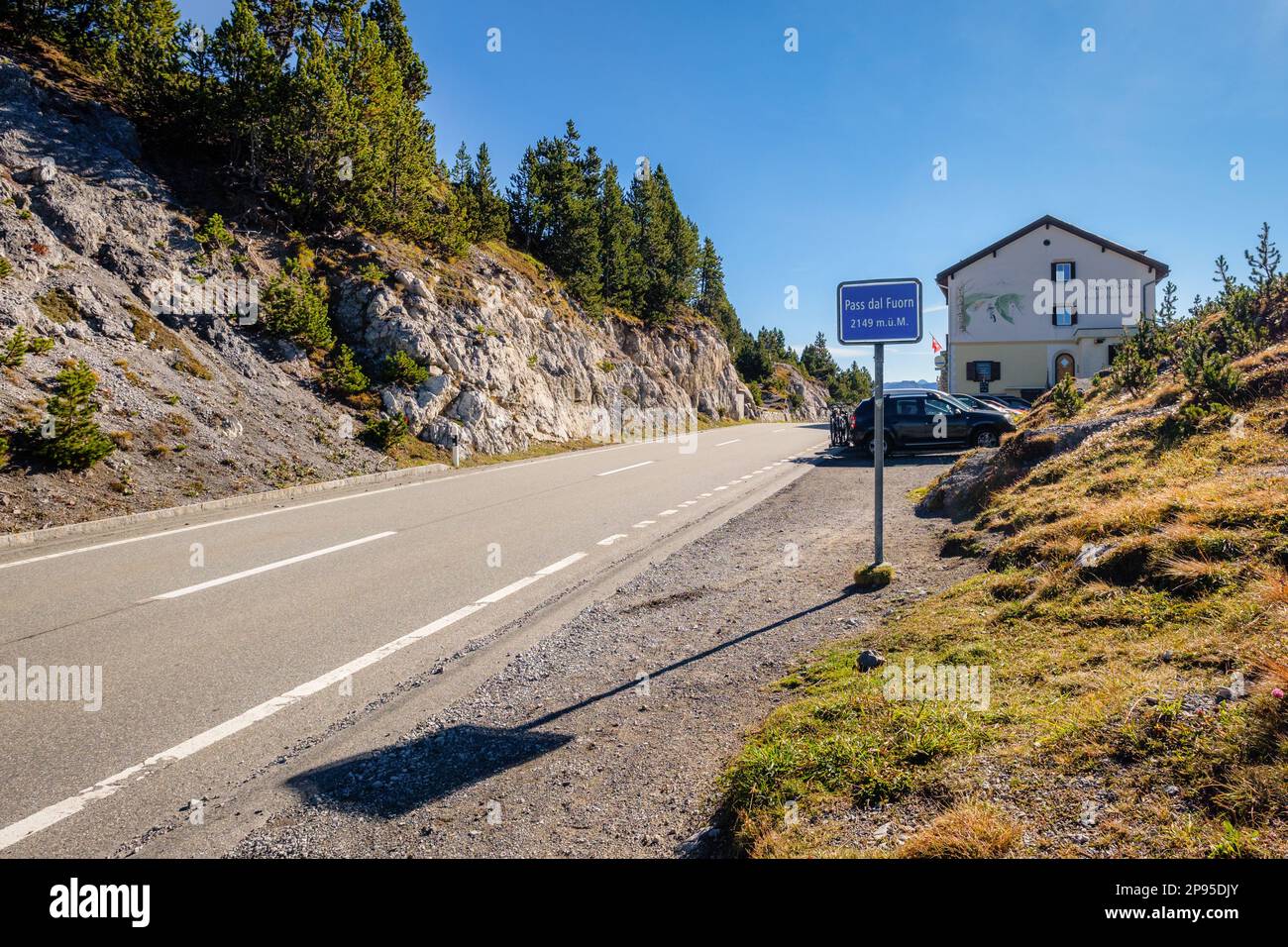 Der Fuorn- oder Ofen-Pass (Pass dal Fuorn) verbindet Zernez im Engadin-Tal mit Val Müstair. Von dort aus erreichen Sie die Provinz Südtirol (Italien) Stockfoto