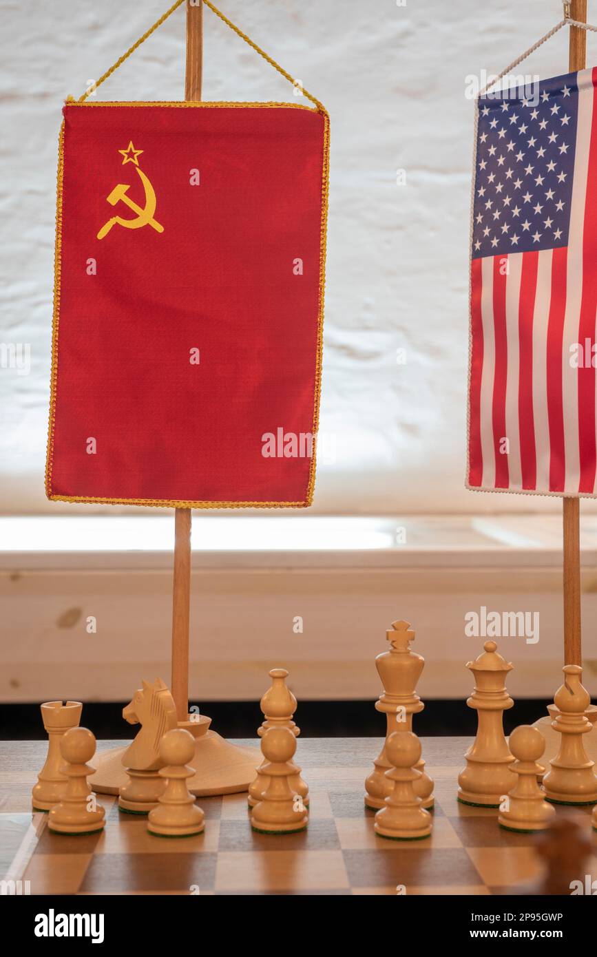 Flaggen der Sowjetunion und der USA, Schachspiel Stockfoto