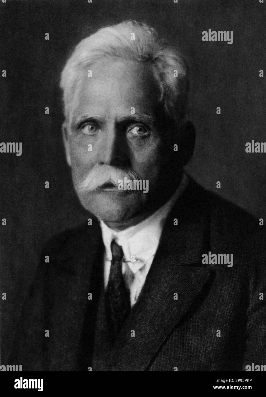 1928 c, DEUTSCHLAND : der deutsche Physiker WHILHELM WIEN ( 1864 - 1928 ). - foto storiche - foto storica - scienziato - Wissenschaftler - Portrait - Rituto - Physik - FISICA - FISICO - SCIENZA - WISSENSCHAFT - Baffi - Schnurrbart - Cravatta - Krawatte --- Archivio GBB Argenzia Stockfoto