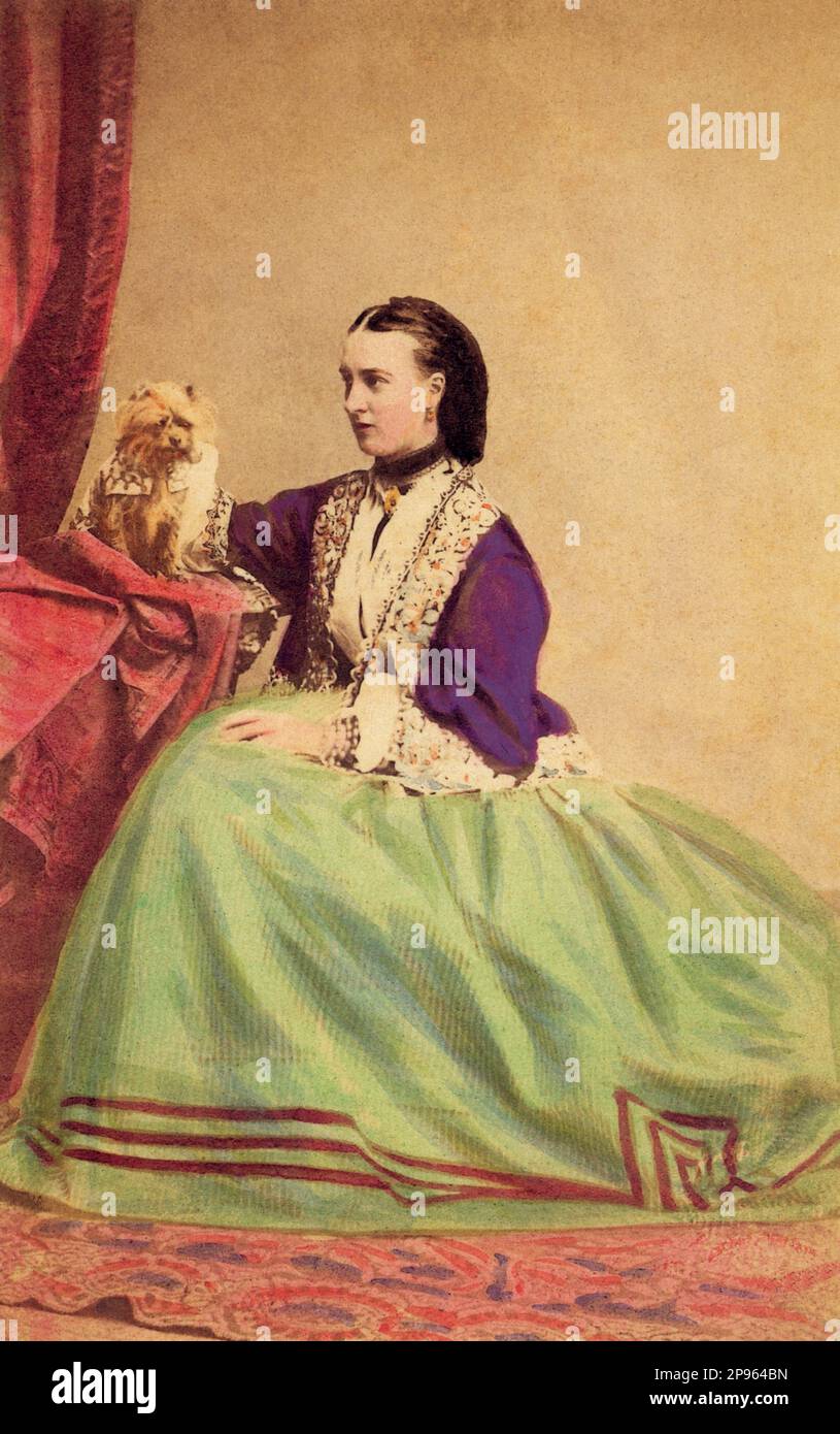 1870 c, GROSSBRITANNIEN : ALEXANDRA od DENMARK ( künftige Königin von England , 1844 - 1925 ). Die Ehefrau des künftigen Königs Eedward VII von England ( 1841 - 1910 , Prince of Wales ) . EDWARD war der Sohn von Königin Victoria und der Prinz-Gemahl Albert. Foto von Ghemar Freres , Bruxelles - Haus VON WINDSOR - Haus von Sachsen-Coburg-Gotha - ENGLAND - GROSSBRITANNIEN - Königsfamilie - nobili - Nobiltà - FAMIGLIA REALE - FAMILIE - Porträt - Rituratto - Vittoria - Zuckerrohr - Hund - Haustier - animale domestico da compagnia ---- Archivio GBB Stockfoto
