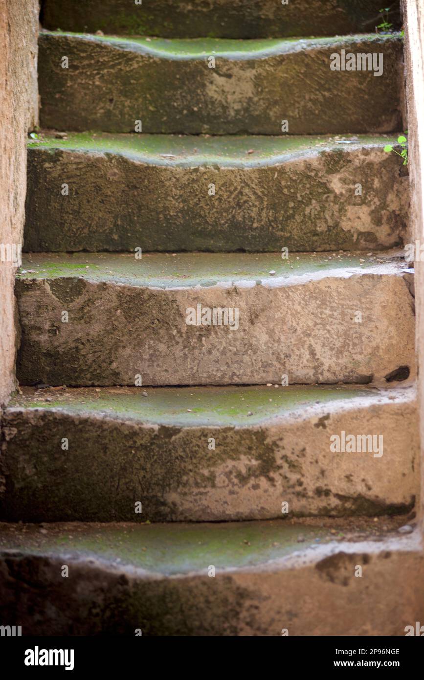 Abgenutzte Treppen auf einer Steintreppe, Pompeji, Neapel, Italien Stockfoto