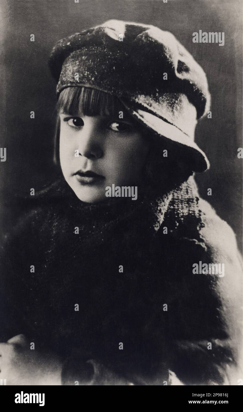 1921 c , USA : der Stummfilm-Kinderschauspieler JACKIE COOGAN ( 1914 - 1984 ) , Schauspieler im KIND ( 1921 ) von Charles Chaplin . - CINEMA MUTO - ATTORE CINEMATOGRAFICO - Hut - cappello - bambino prodigio - Bambini - Kinder - Frangetta - Fransen --- Archivio GBB Stockfoto