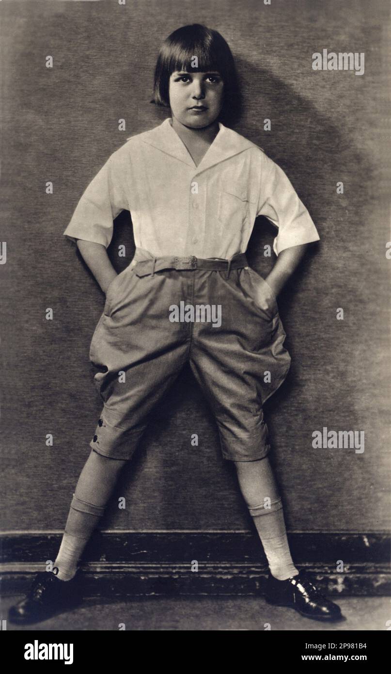 1923 c , USA : der Stummfilm-Kinderschauspieler JACKIE COOGAN ( 1914 - 1984 ) , Schauspieler im KIND ( 1921 ) von Charles Chaplin . - CINEMA MUTO - ATTORE CINEMATOGRAFICO - Hut - cappello - bambino prodigio - Bambini - Kinder - Frangetta - Fransen --- Archivio GBB Stockfoto