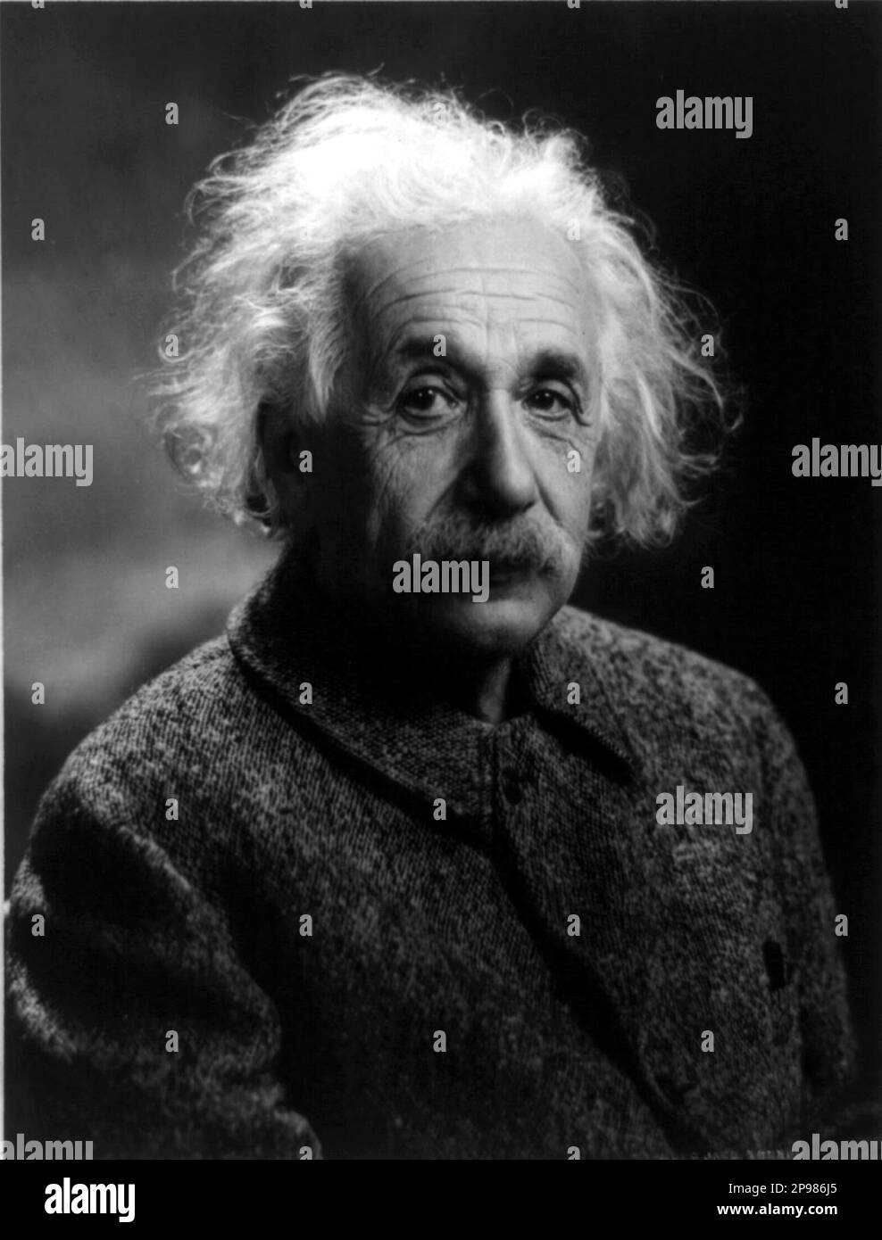 1947 , Provincetown , New Jersey , USA : der deutsche Physiker ALBERT EINSTEIN ( 1879 - 1955 ) , Nobelpreisträger 1921 . Foto von Oren Jack Turner, Princeton, N.J. - foto storiche - foto storica - scienziato - Wissenschaftler - Portrait - ritratto - Physik - FISICA - FISICO - SCIENZA - WISSENSCHAFT - Baffi - Schnurrbart - PREMIO NOBEL PER LA FISICA - Atomica - Atomo - scienziato - Genius - genio -- NICHT FÜR WERBEZWECKE -- -- NON PER USO PUBBLICITARIO --- ARCHIVIO GBB Stockfoto