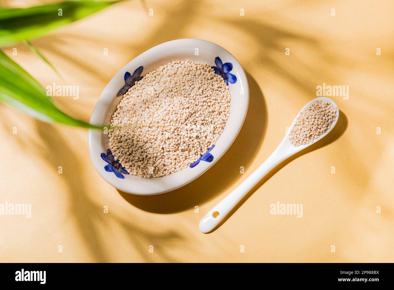 Stillen Sie Ihren Hunger mit einer köstlichen Quinoa Bowl Stockfoto