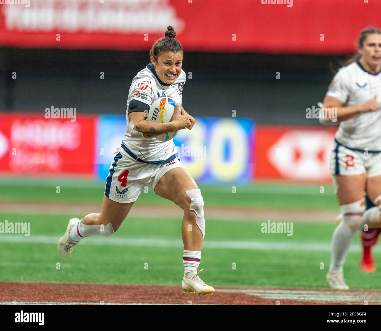 Vancouver, Kanada. 5. März 2023. Nicole Heavirland (L) aus den USA tritt bei HSBC Canada Sevens gegen Frankreich auf dem BC Place auf. Kredit: Jo Stockfoto