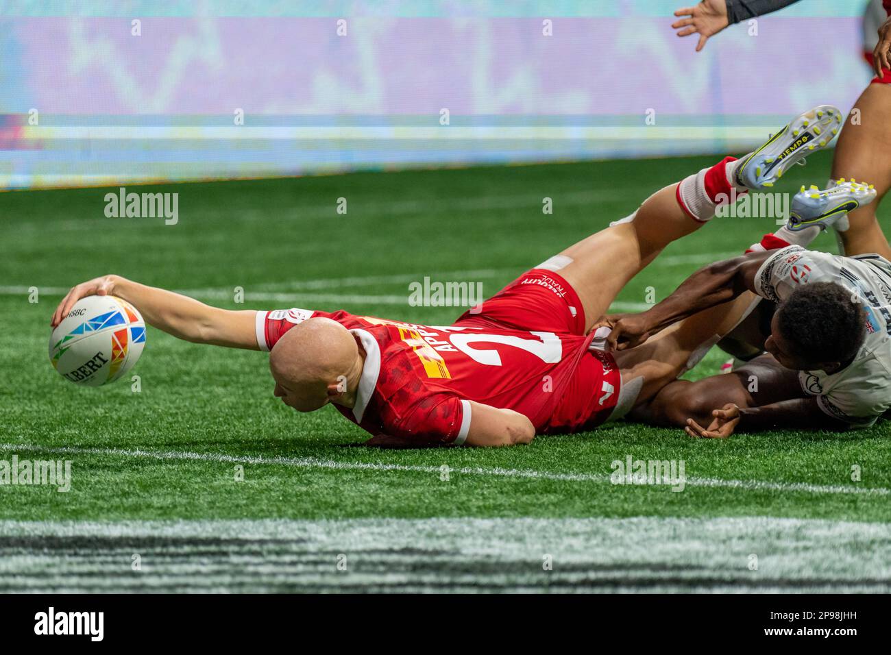 Vancouver, Kanada. 5. März 2023. Olivia Apps (L) aus Kanada wehrt sich gegen den Tackle ab, wenn HSBC Canada Sevens gegen Fuji am BC Place antritt. Credi Stockfoto